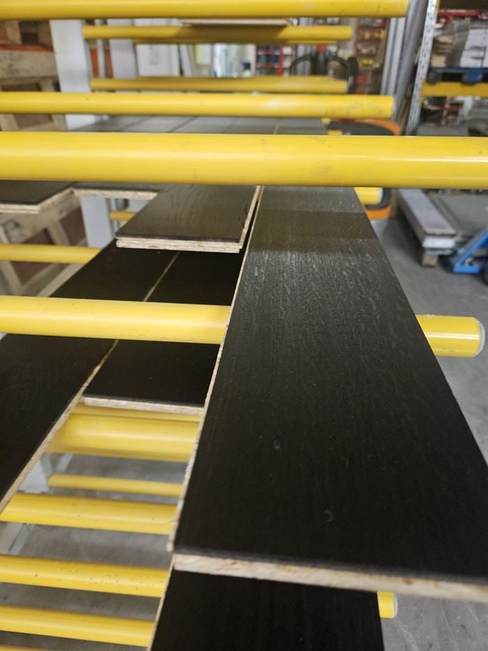 Subfossil oak parquet boards during production